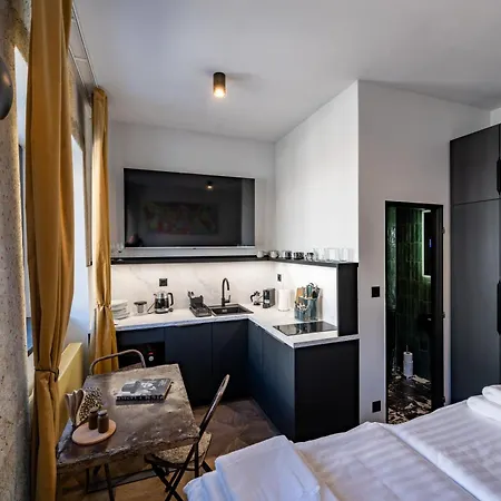 C7 Industrial Daire *